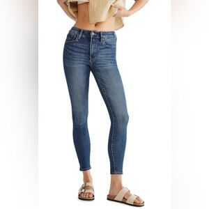 Aeropostale High-Rise Jegging, size 8R, in Dark Wash - EUC!